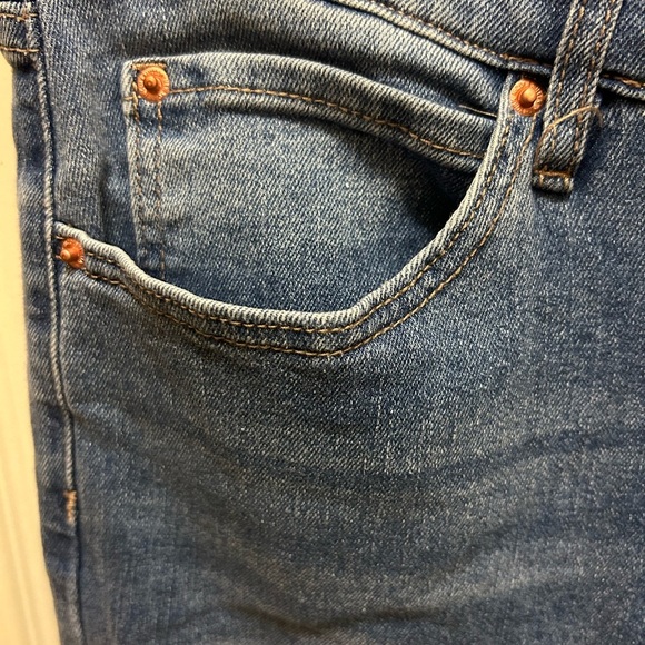 Nicole Miller SOHO High Rise Bootcut Lightly Distressed Jeans Sz 8 Never Worn!! - Picture 11 of 12